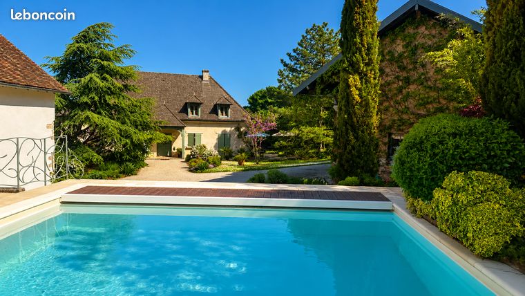 Propriété 6 pièces 318 m² — 1