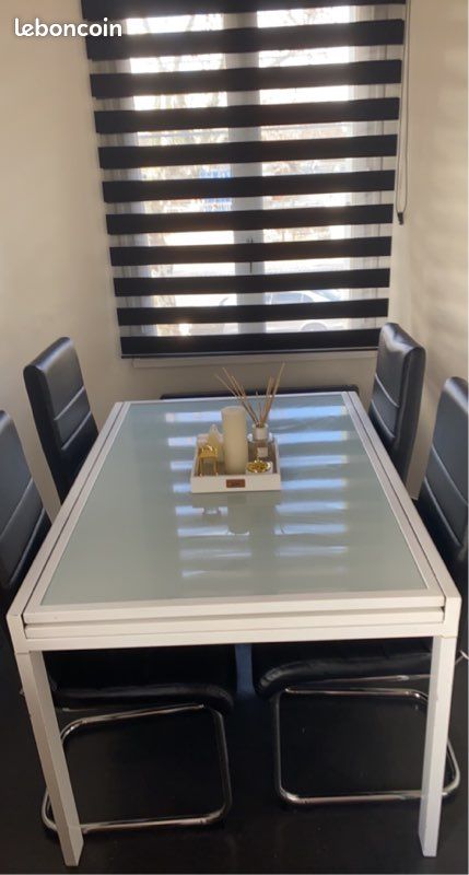 Table à manger + 4 chaises (image 1)
