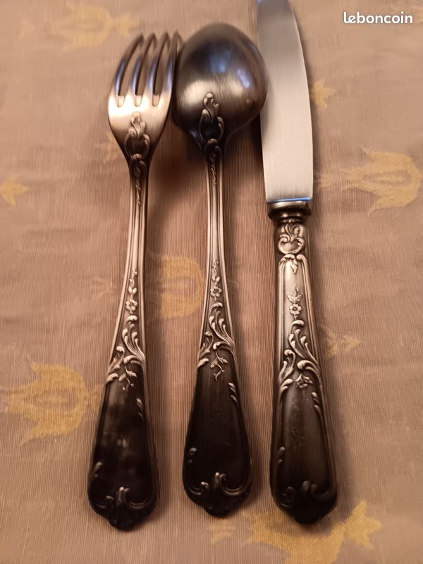 LOT DE DIVERS couverts métal argenté ERCUIS/ LOUVRES anciens EUR 50,00