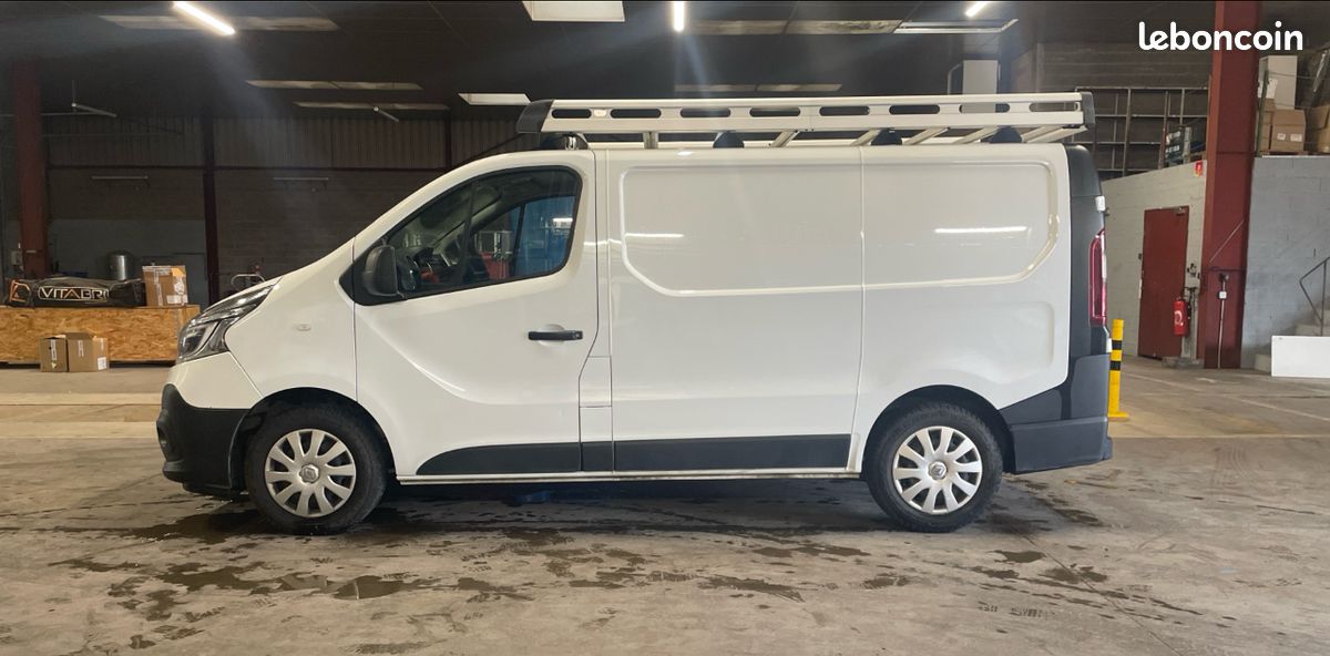 Renault Trafic III phase II 2.0 DCI 120 CV FAIBLE KM/ GPS/ TBE/GTIE 12 MOIS (image 2)