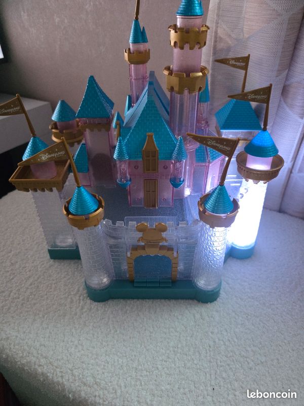 Chateau princesse Disney (image 3)