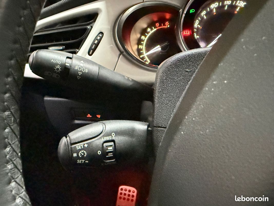 CITROEN DS3 e-HDi 115 Airdream Sport Chic *DISTRIBUTION CHANGEE*ENTRETIEN A JOUR (image 25)