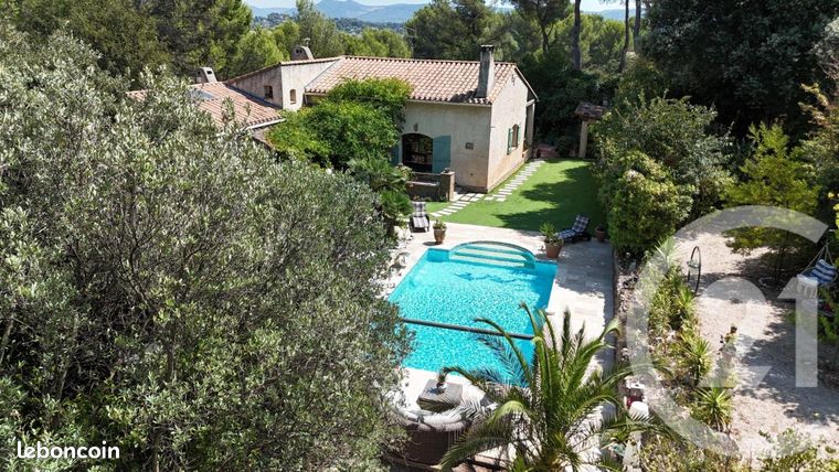 Propriété 5 pièces 207 m² — 15