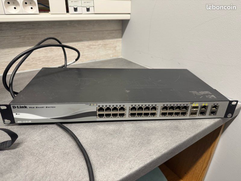Switch des-1210-28 (image 1)