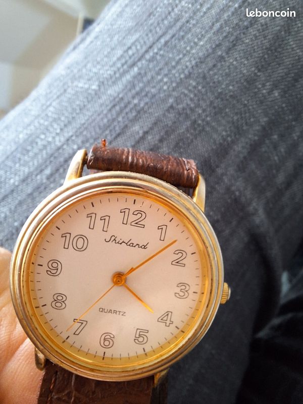 Montre Quartz Femme - Boîtier Doré, Cadran Blanc - Neuf Sans étiquette - Marque Générique
