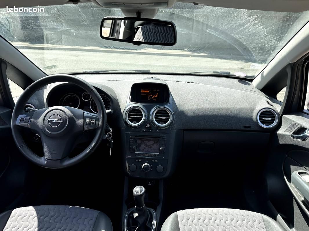 Opel Corsa IV 1.4 Twinport Cosmo 3p (image 8)