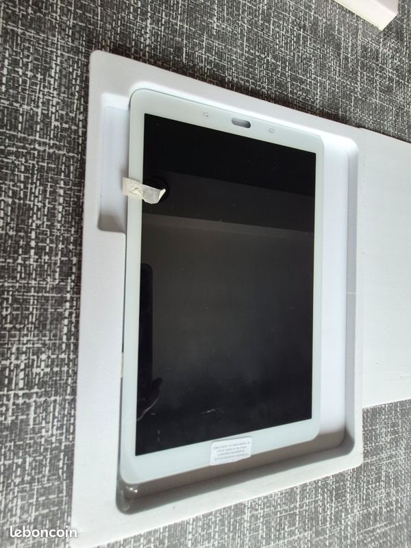 [NEUF] Écran LCD + Vitre Tactile Blanche pour Samsung Galaxy Tab E 9.6" (SM-T560 / SM-T561) (image 1)