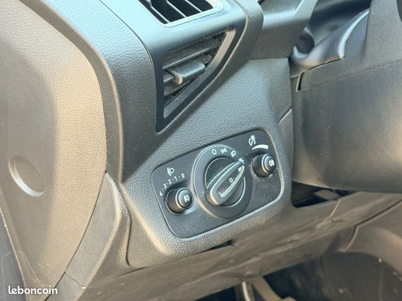 Ford KUGA 1.5 ECOBLUE 120CH TITANIUM (image 14)