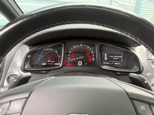 Citroën DS5 Hybrid4 So Chic BMP6 ENTRETIEN COMPLET (BATTERIE HYBRIDATION ET AIRBAG REMPLACÉS) (image 16)