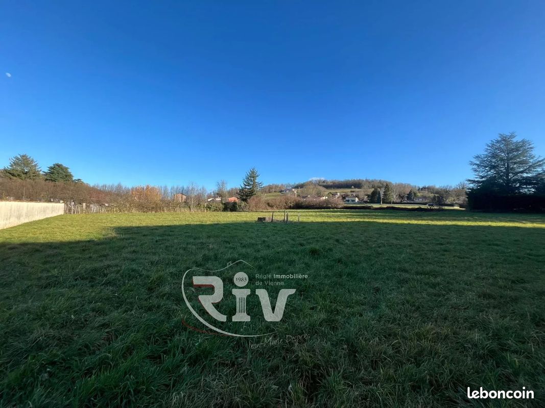 Terrain Meyssiez · 220 000 €