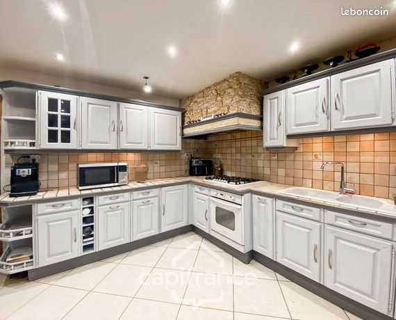 Maison 8 pièces 223 m²