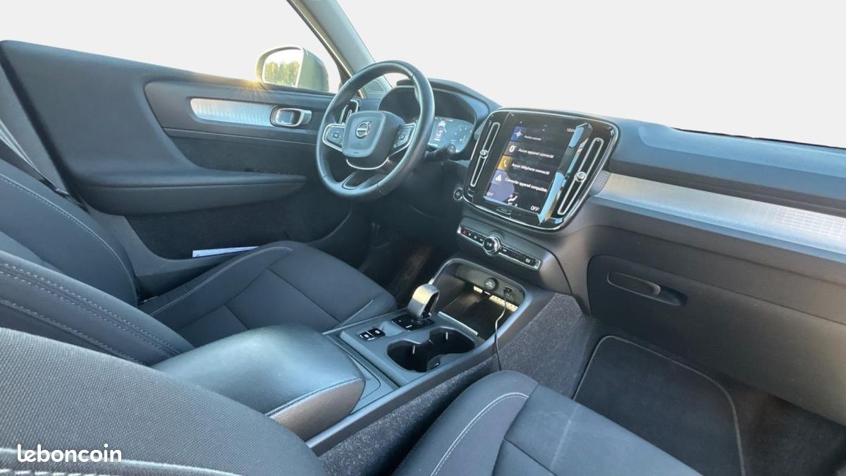 Volvo XC40 BUSINESS T2 129 ch Geartronic 8 Momentum (image 15)