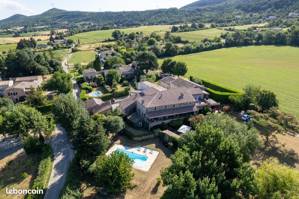 Maison 8 pièces 280 m² · à Saint-Vincent-de-Barrès · 280 m² · 730 000 €