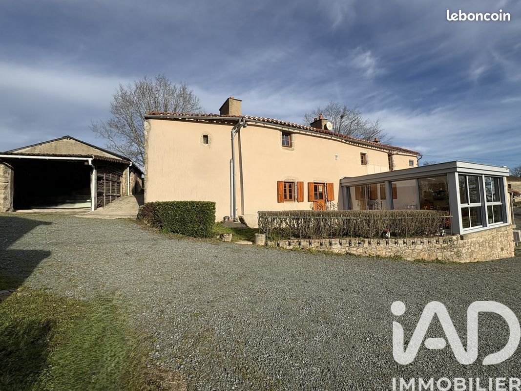Maison 4 pièces 190 m² · à Saint-Aubin-le-Cloud · 190 m² · 215 000 €