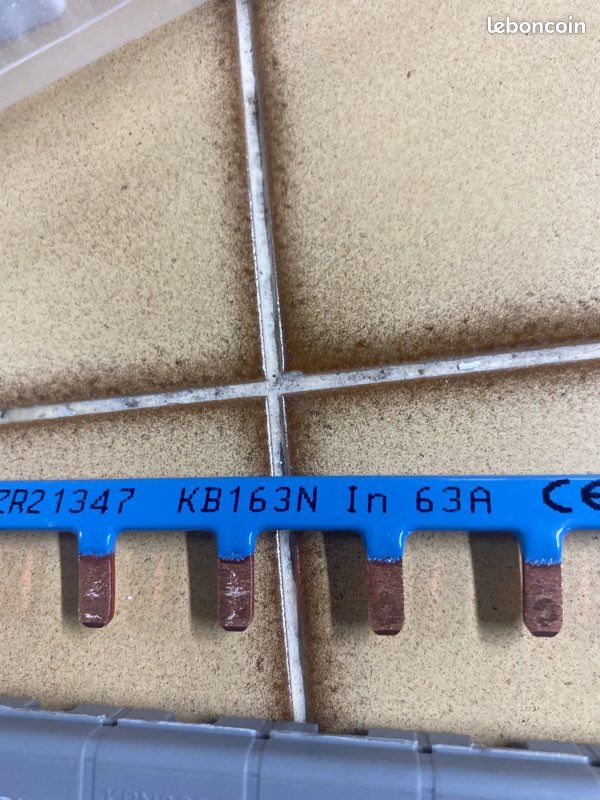 Peigne électrique Hager KB163N - Barre De Pontage 1 Pôle BLEU - 13 Modules - Neuf
