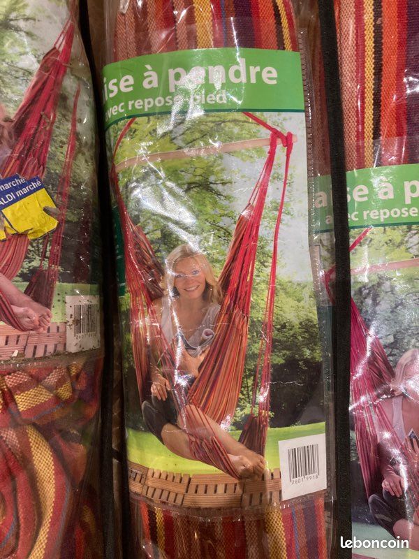 Chaises à pendre avec pose pied (image 1)