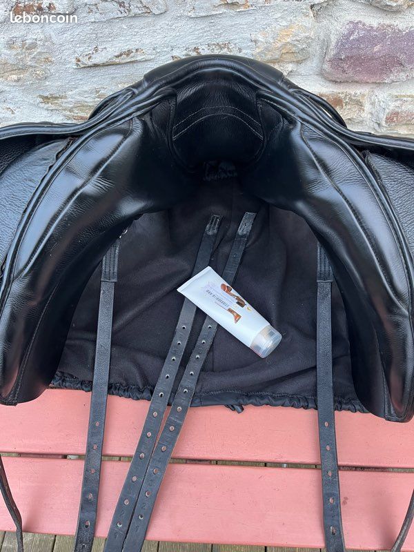 Cercle De Dressage FAIRFAX 30 Pouces - Jauge étroite - Cuir Noir Doublé Prolite - Occasion Nettoyée