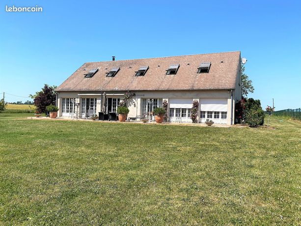 Maison 8 pièces 322 m²