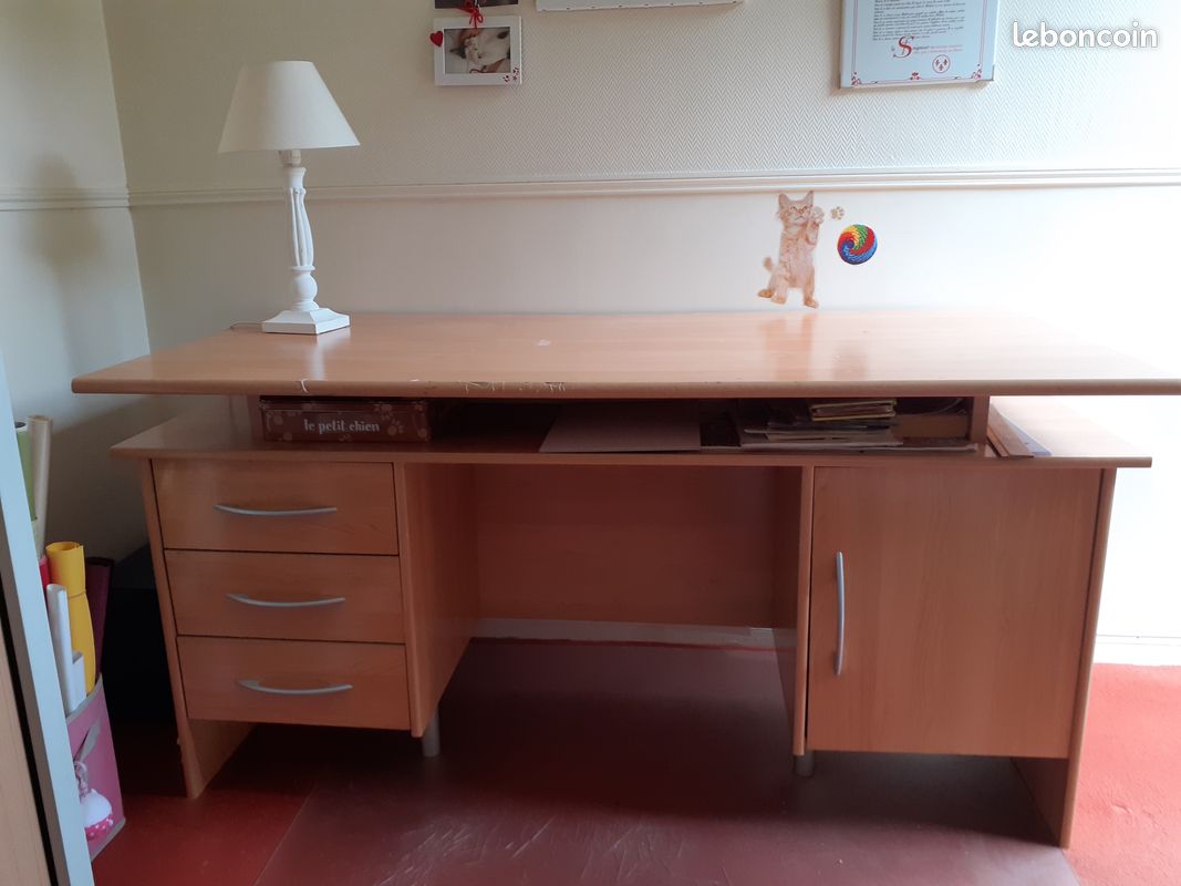 Bureau (image 1)