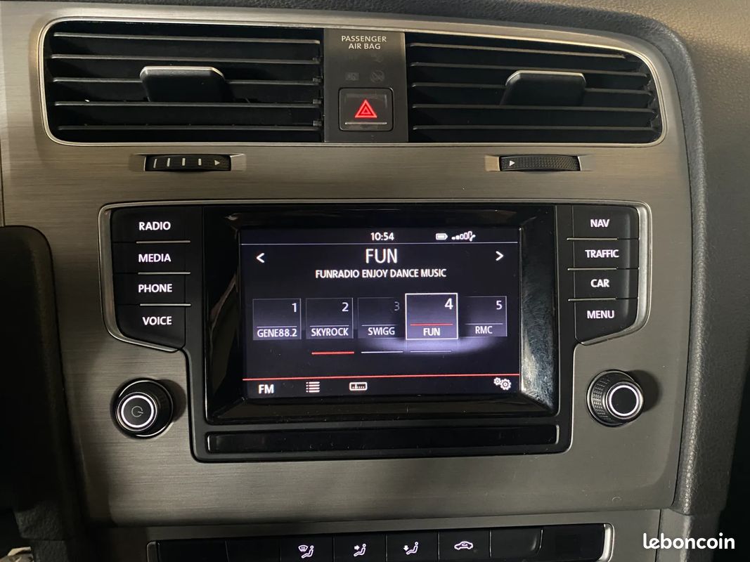 VOLKSWAGEN Golf 1.4 140ch Confortline - Radar de recul - Bluetooth (image 14)