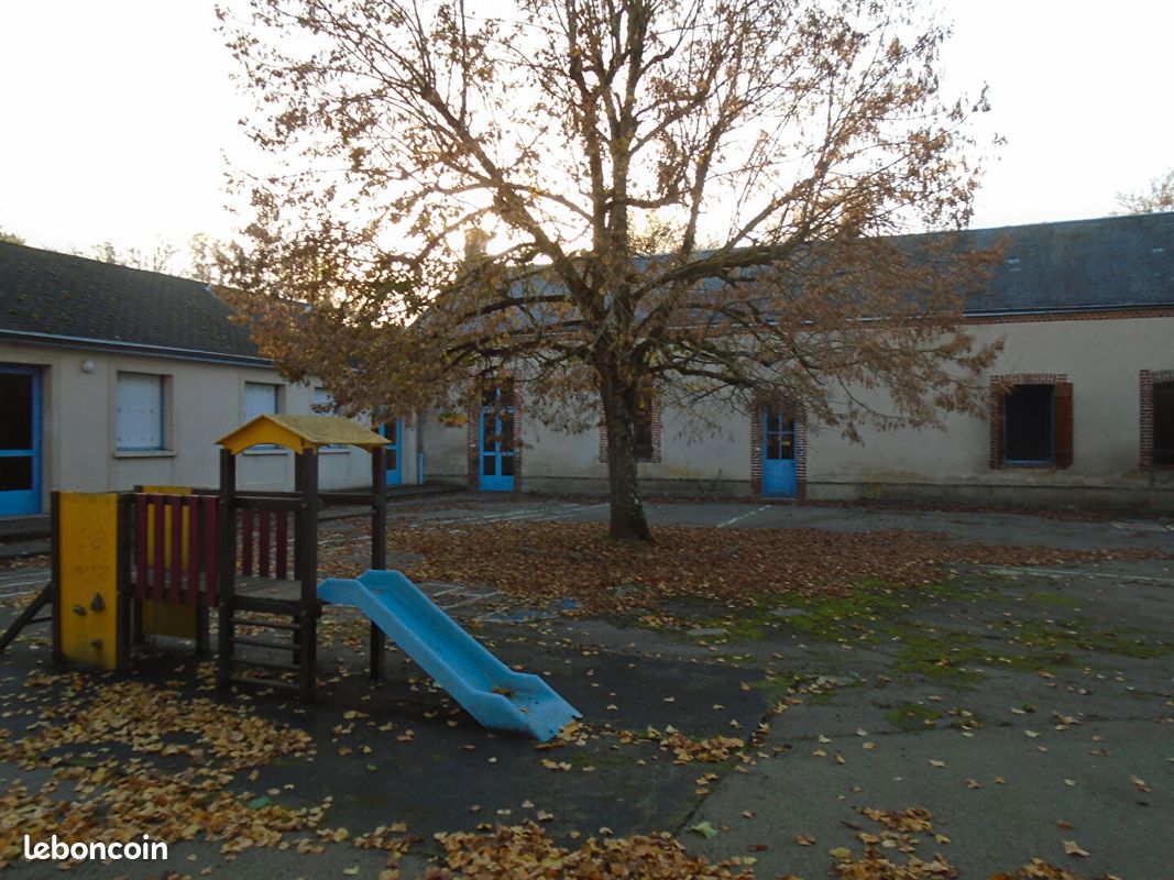 Local commercial 11 pièces 350 m² · à Cloyes-les-Trois-Rivières · 350 m² · 189 900 €