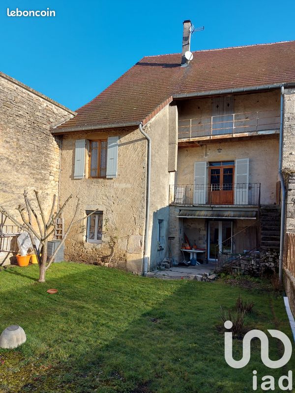 Maison 9 pièces 236 m² · à Orgelet · 236 m² · 222 000 €