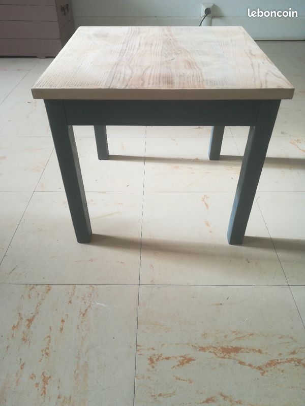 Petite table de chevet (image 2)