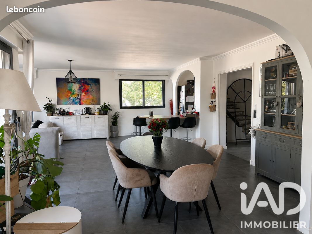 Maison 7 pièces 200 m² · à Poissy · 200 m² · 790 000 €