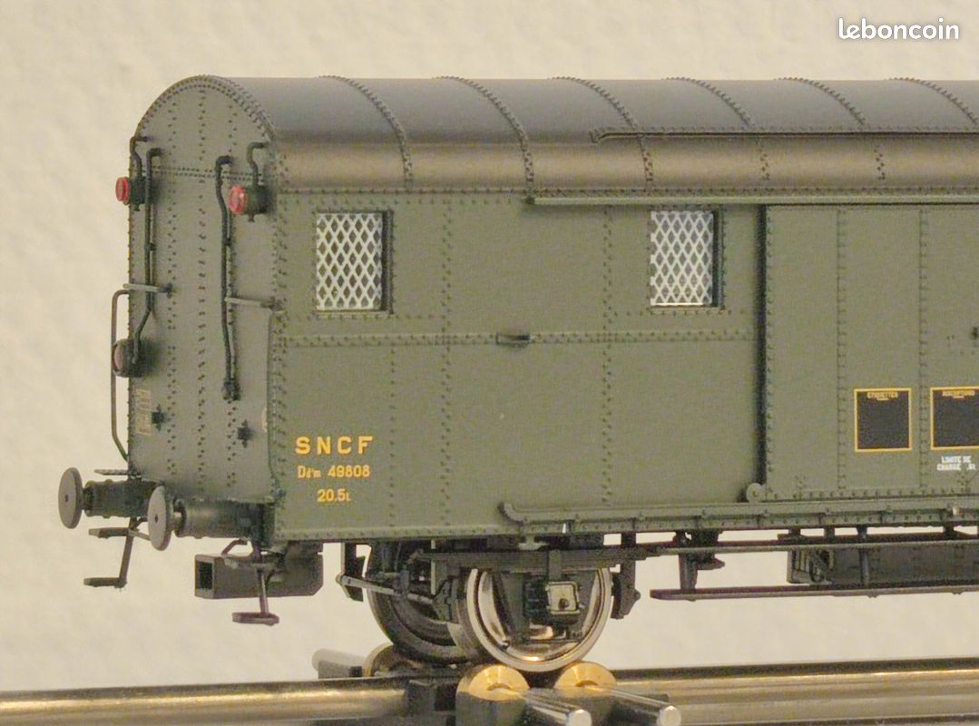 Fourgon OCEM 32 2 F Sans feux Ep III SNCF-HO 1/87-REE VB326