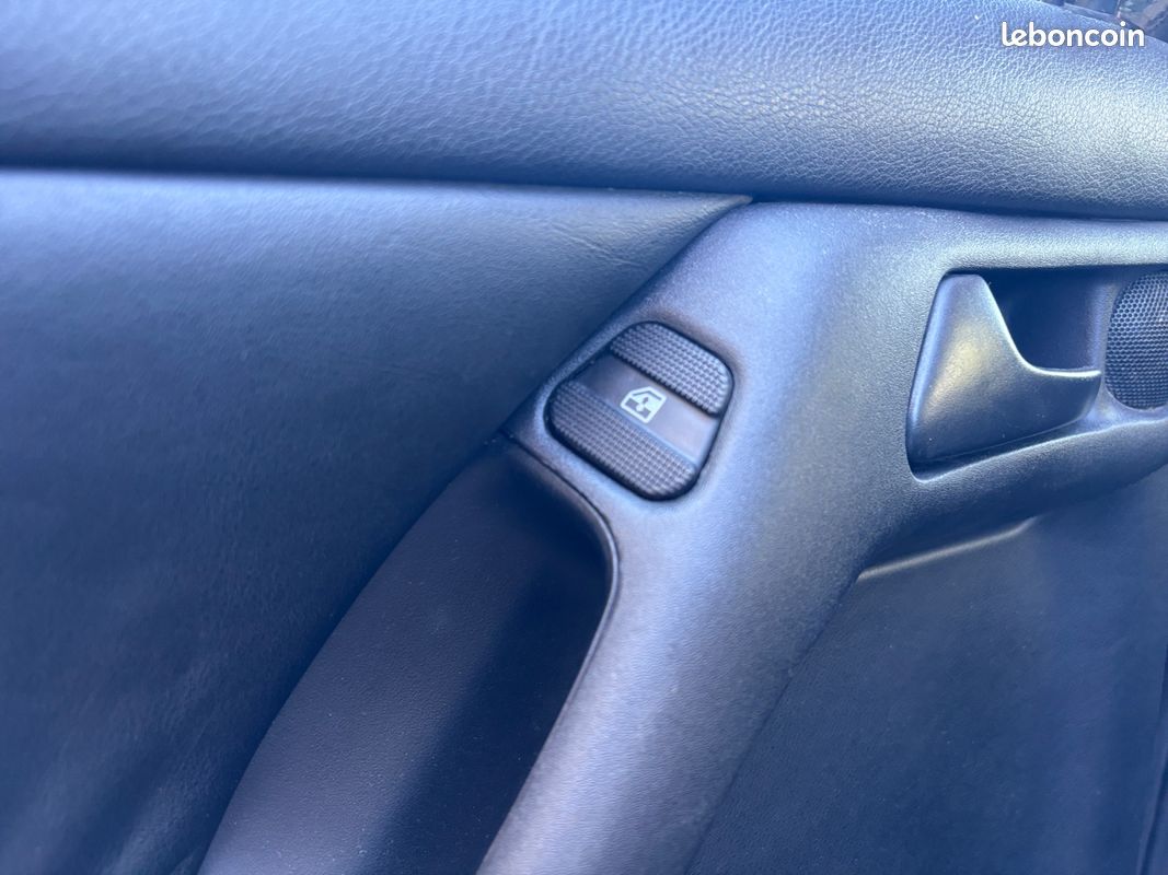 VOLKSWAGEN GOLF 3 VR6 - 174Ch intérieur cuir - Garantie 12 mois (image 22)