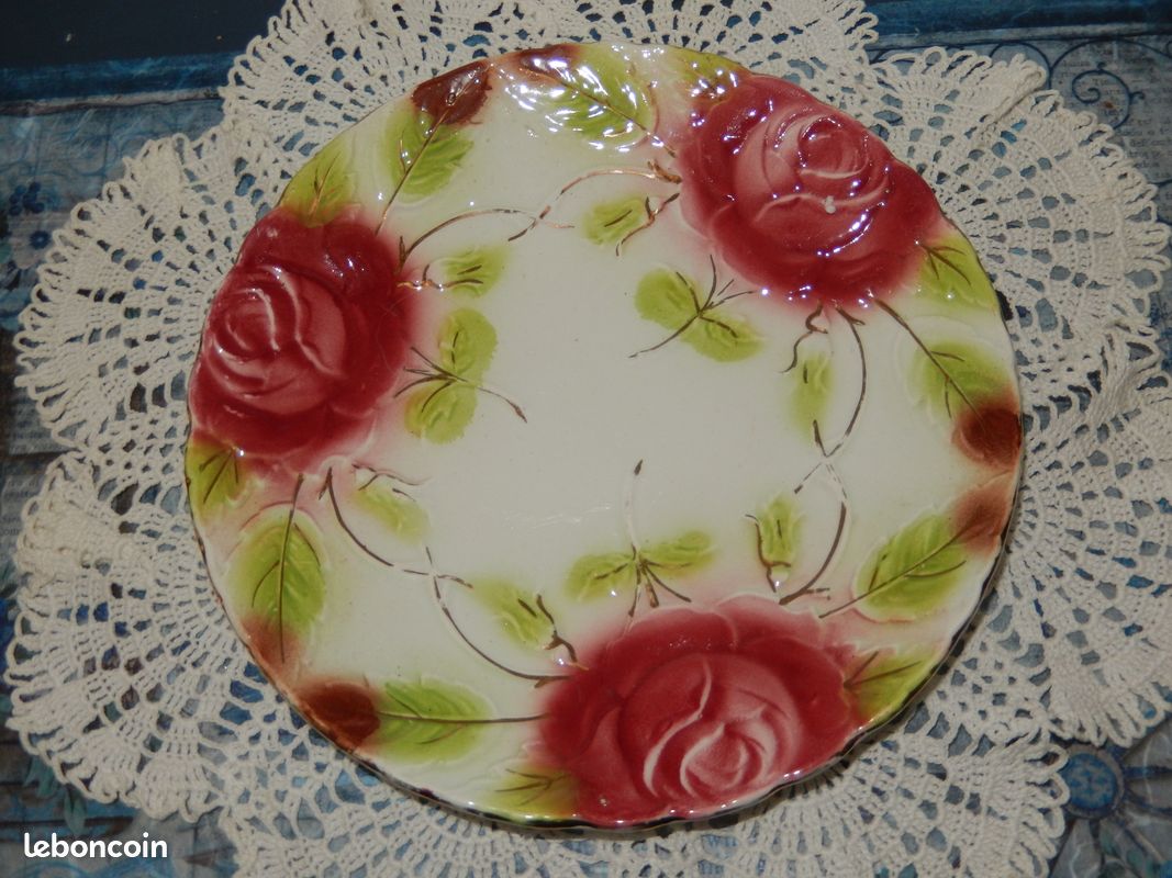 Assiette en barbotine - motif de roses - anciennes (image 2)