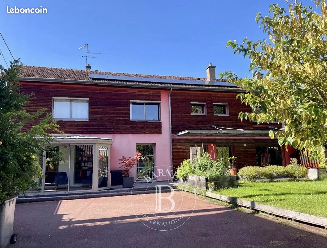 Maison 9 pièces 210 m² (image 1)