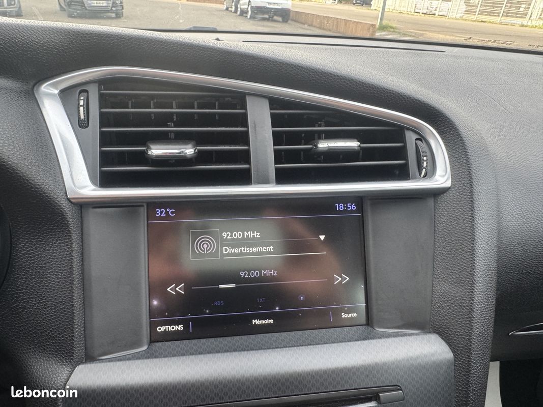 Citroen DS4 1.6 BLUEHDI 120CH SO CHIC S&S (image 24)