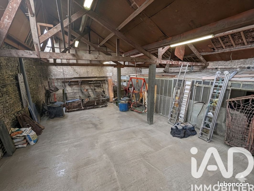 Parking 240 m² · à Cognac · 240 m² · 103 000 €