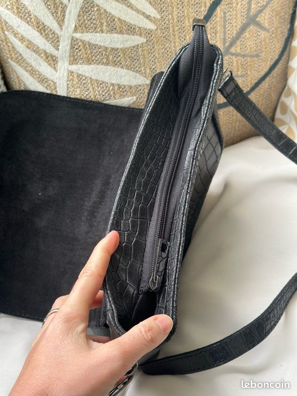 Sac bandoulière cuir et daim effet croco noir Vera Pelle – fabriqué en Italie (image 11)