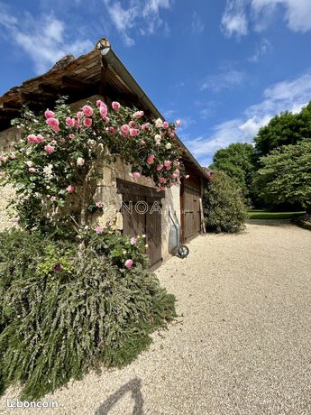 Maison 10 pièces 364 m²