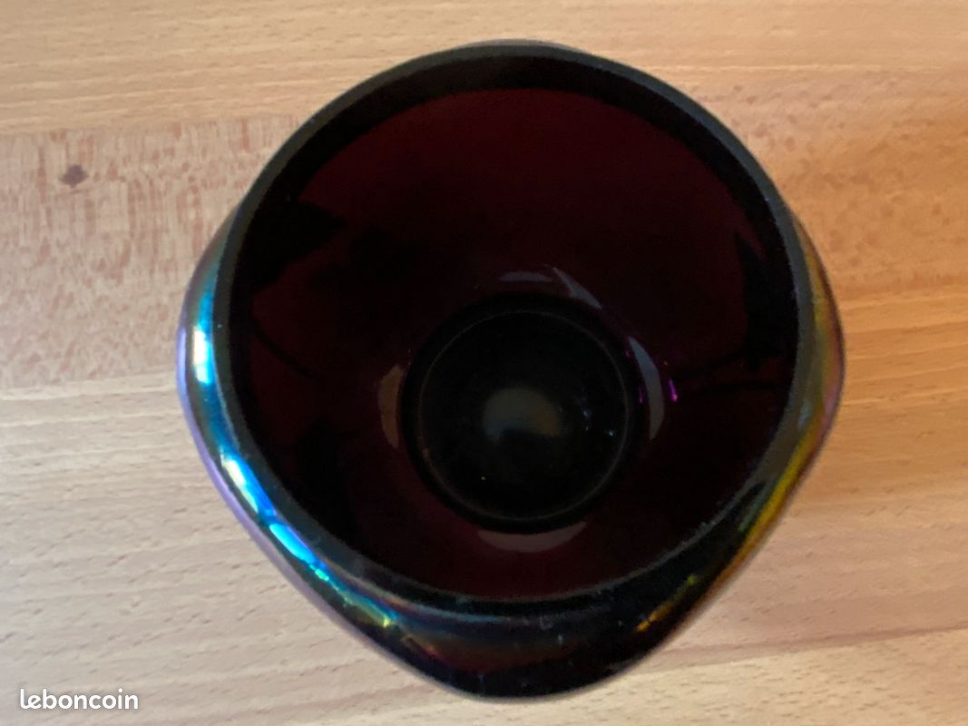 Vase ancien en verre irisé mauve (image 7)