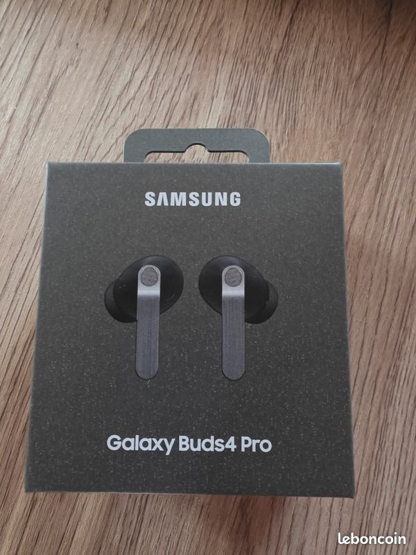 Samsung Galaxy Buds4 Pro (image 1)