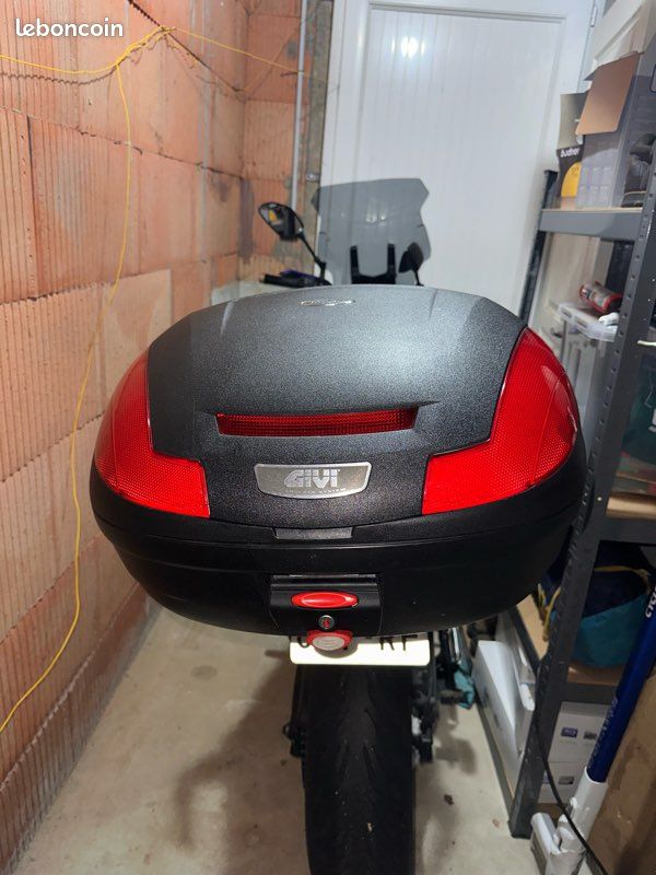 Top case Givi 45L avec platine Monolock (image 1)