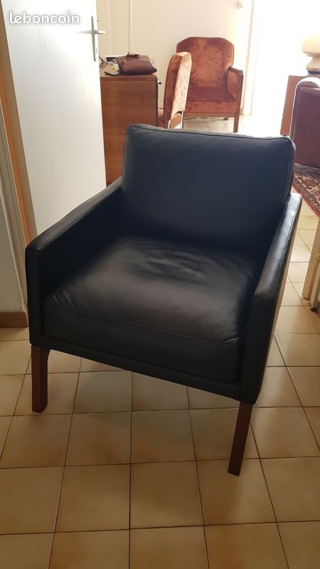 Fauteuil en cuir noir pleine fleur (image 1)