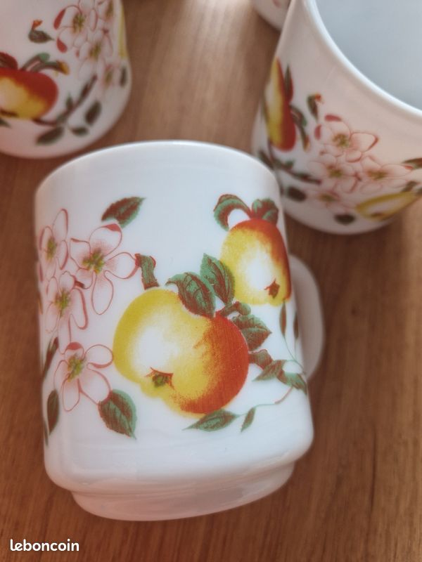 Tasse Mug Arcopal Vintage à Motif Pomme - Multicouleur, Occasion Bon état - Rétro Années 70/80