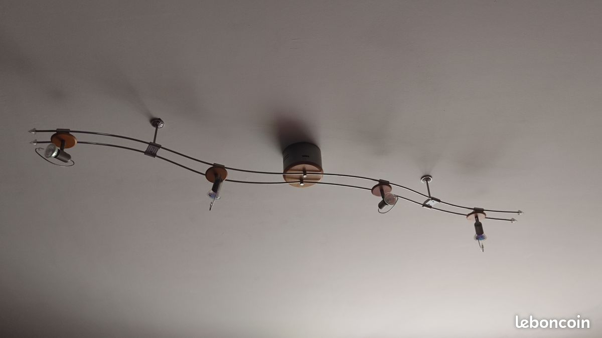 Plafonnier bon état avec 4 p'tites ampoules (image 4)