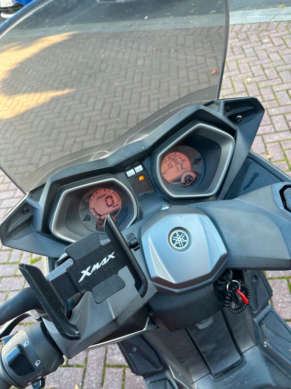 Yamaha XMAX 125 + accessoires - Motos