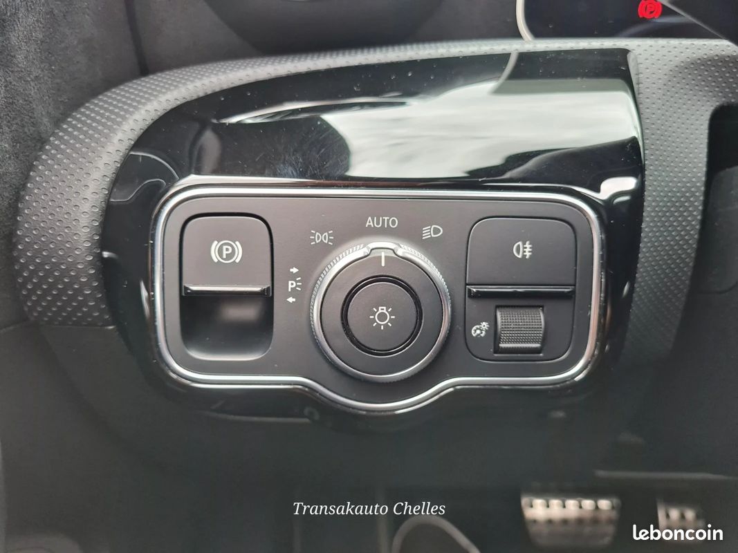 MERCEDES CLASSE A BERLINE 180 d 7G-DCT AMG Line (image 21)