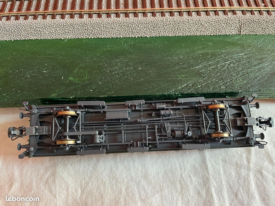 Tombereau OCEM 19 Bois Avec Guérite SNCF Ep III - REE WB831, échelle HO 1/87, Neuf