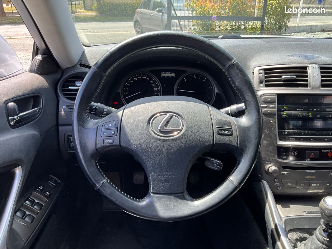 Lexus is 2.2 220d 175ch finition executive / regulateur / suivi (image 4)