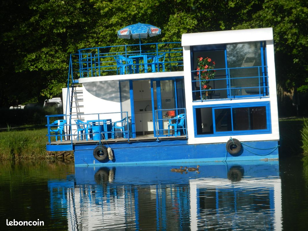Maison flottante sur la seille (image 1)