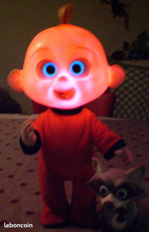 Poupée sonore et lumineuse du bébé Jack Jack le bébé de la famille Paar et du raton laveur Raccoon (image 6)