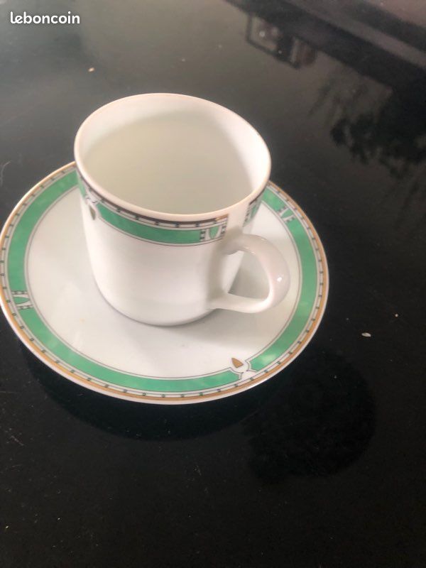 Tasse en porcelaine de Limoges (image 2)