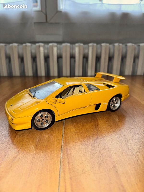 Lamborghini Diablo jaune Burago 1990 miniature 1:18 portes ouvrantes bon état collection (image 1)